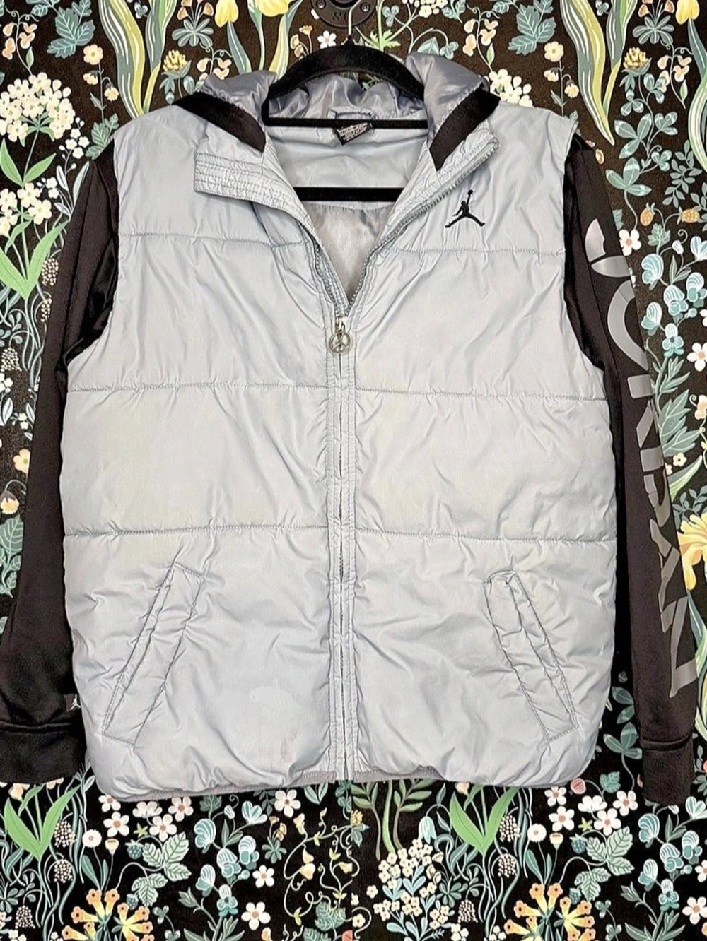 Jordan Kids Puffer Jacket Gray & Black Size Large